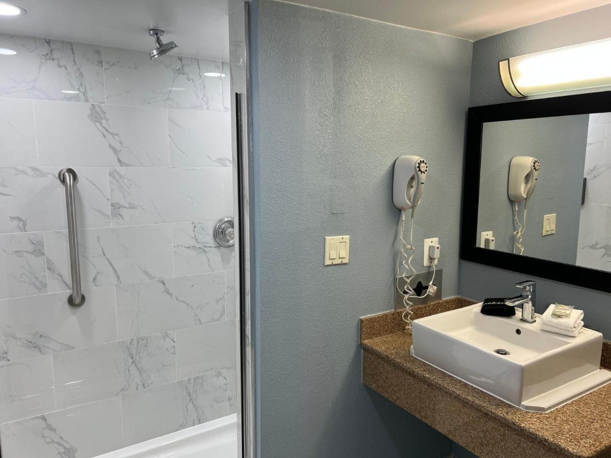 Westampton Red Roof Inn & Suites Mt Holly - Mcguire Afb מראה חיצוני תמונה
